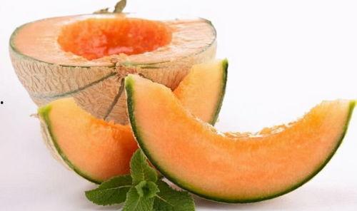 女人吃哈密瓜酸奶,女性养生新宠，美味与健康兼得