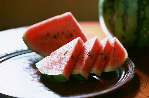 房间里吃瓜,揭秘房间里独特的吃瓜文化