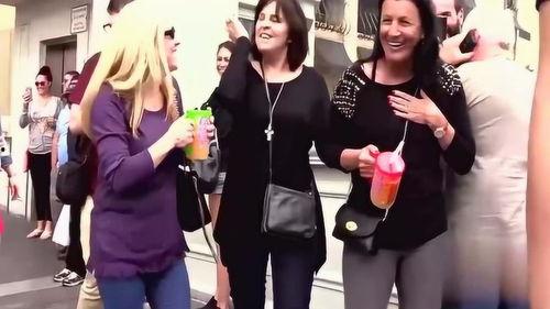 恶搞国外吃瓜路人,恶搞瞬间大盘点