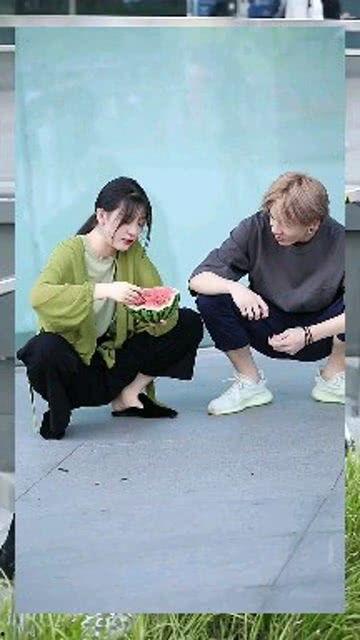 小姐姐吃摘瓜,小姐姐摘瓜美食之旅